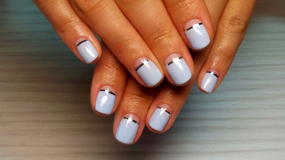 Маникюр на короткие ногти с полосками