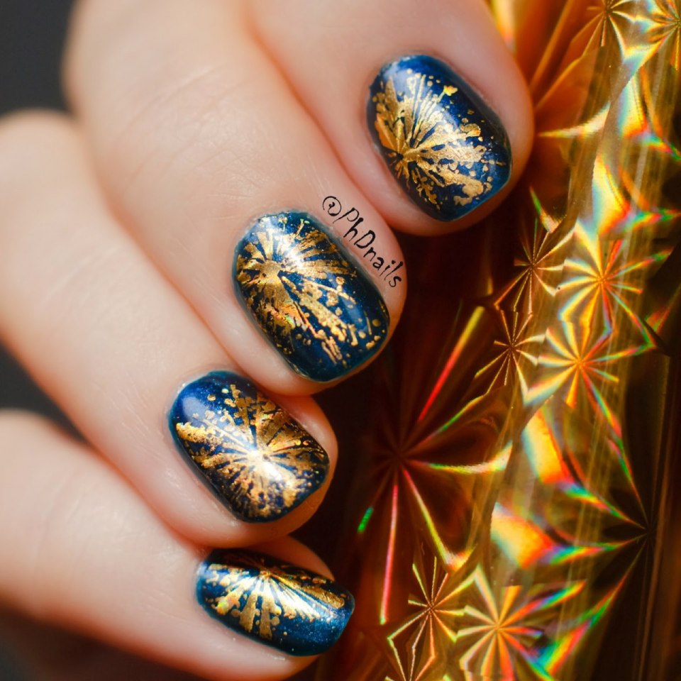 Маникюр с фольгой и блестками