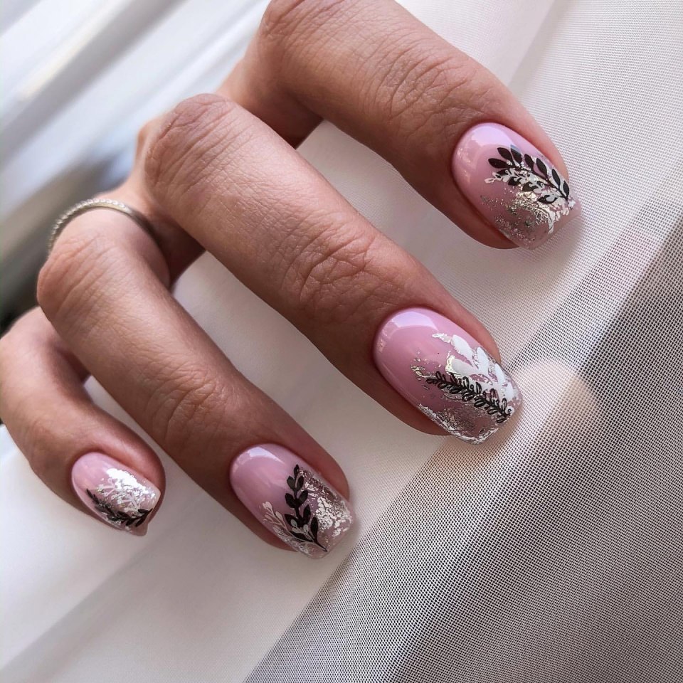 Новогодний маникюр с Фоль