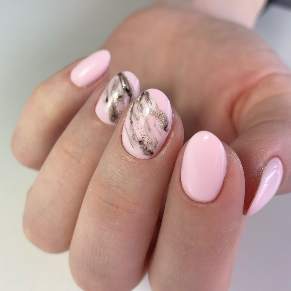 Маникюр 2021 нежно сиреневый