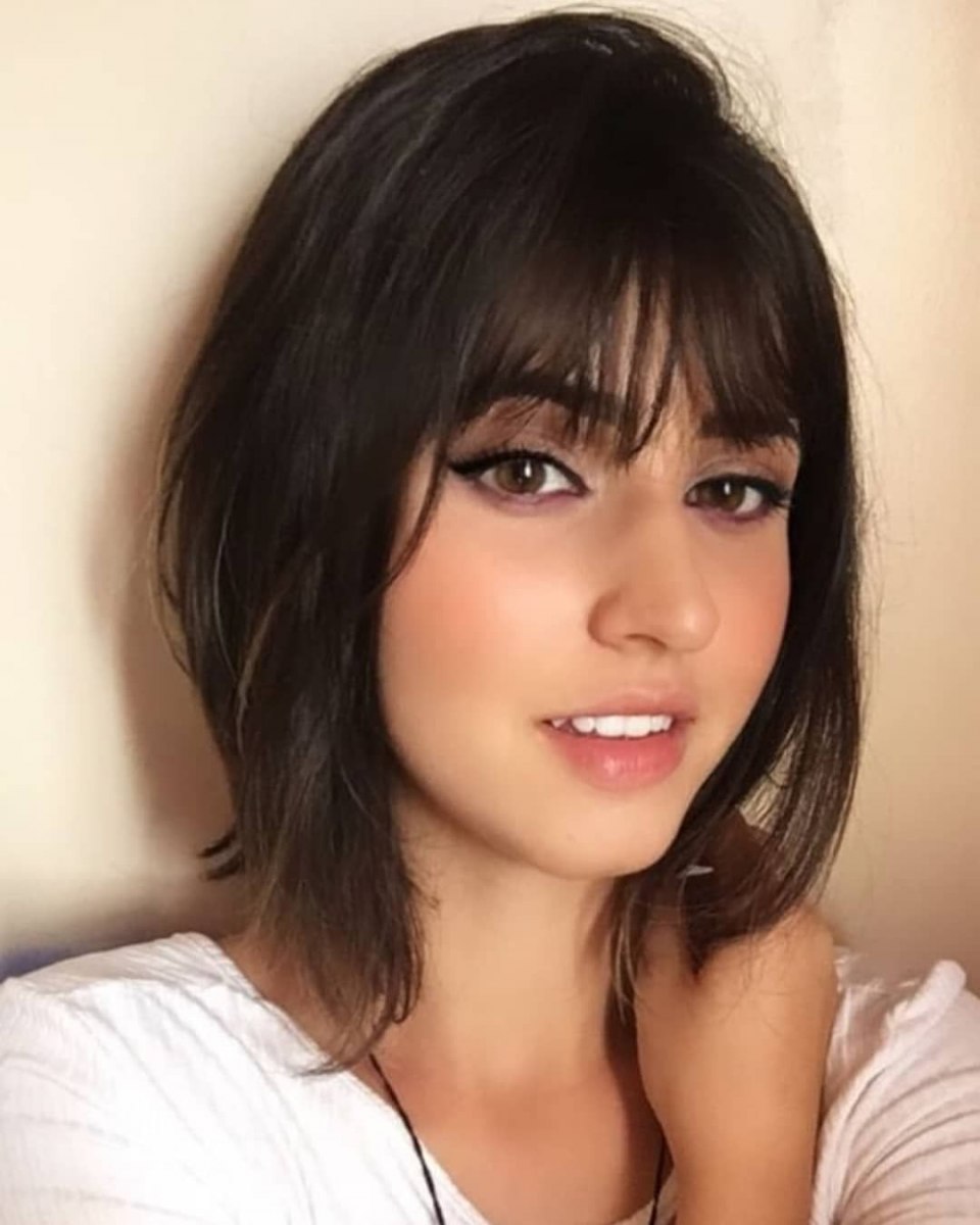 Стрижка Каскад с челкой набок