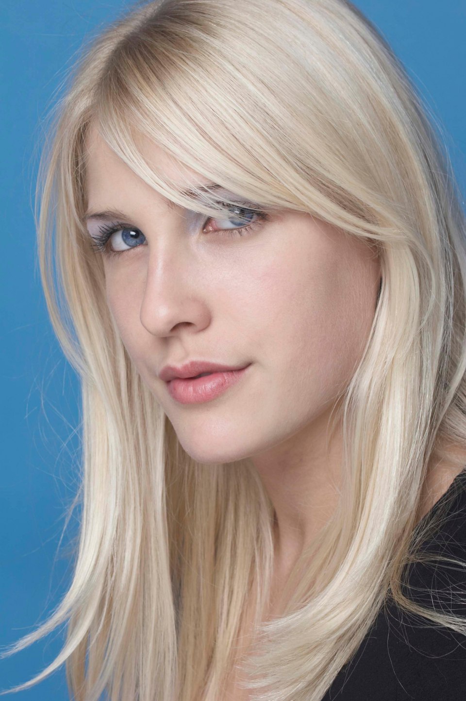 Тейлор Момсен с челкой