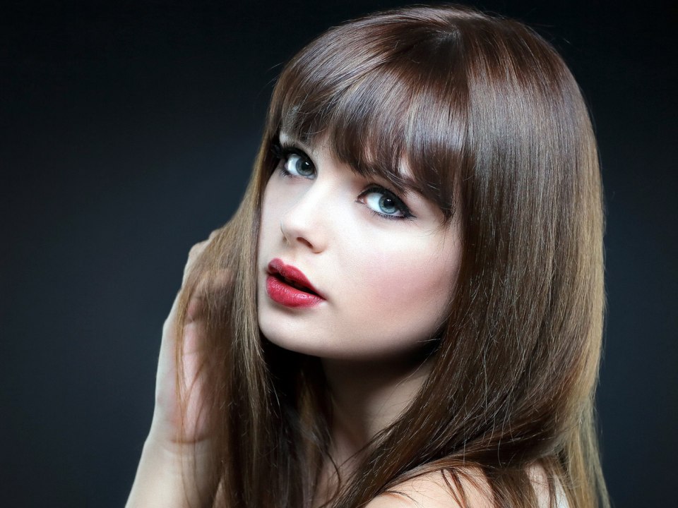 Стрижка Каскад с челкой набок