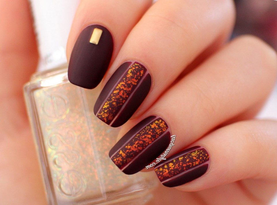 Темный маникюр