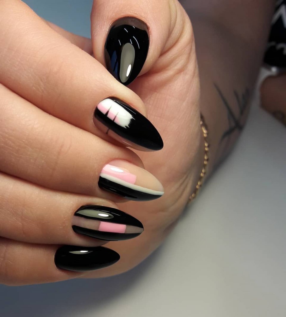 Черный маникюр