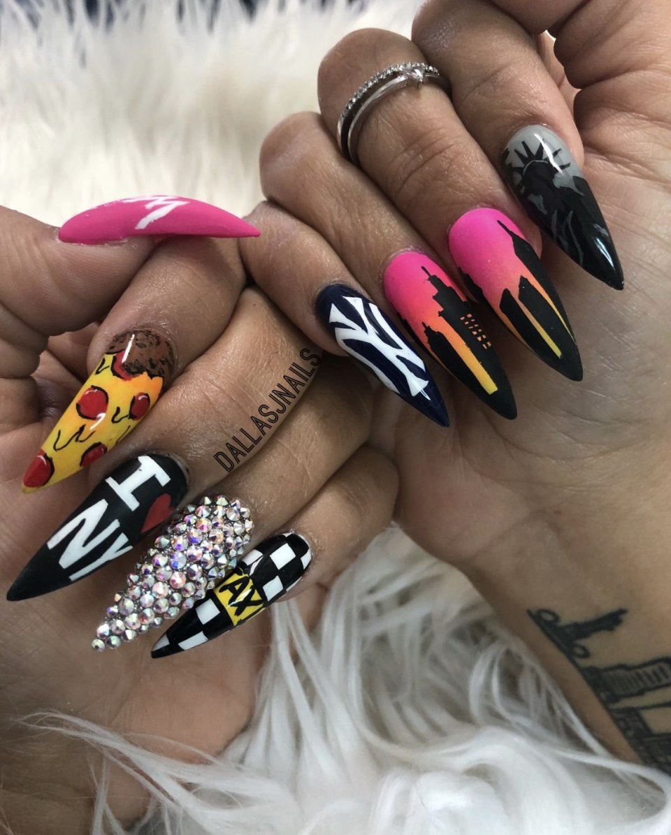 Яркие длинные ногти