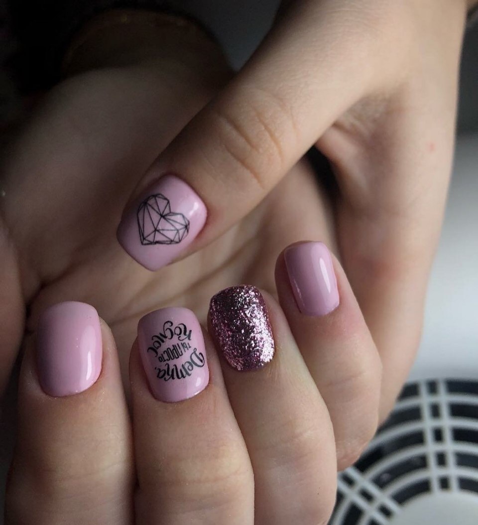 Маникюр на короткие ногти нежные