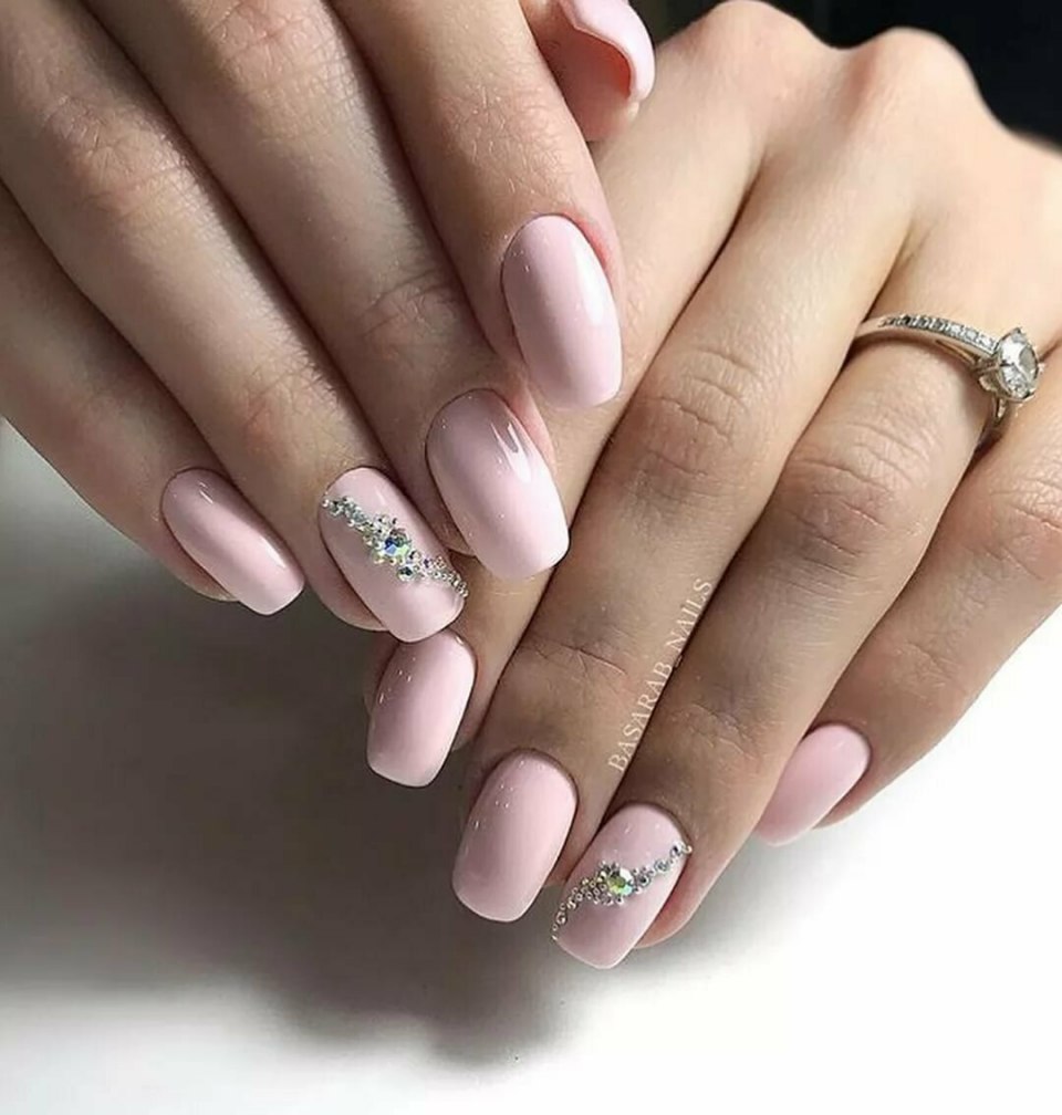 Нежный маникюр в пастельных тонах