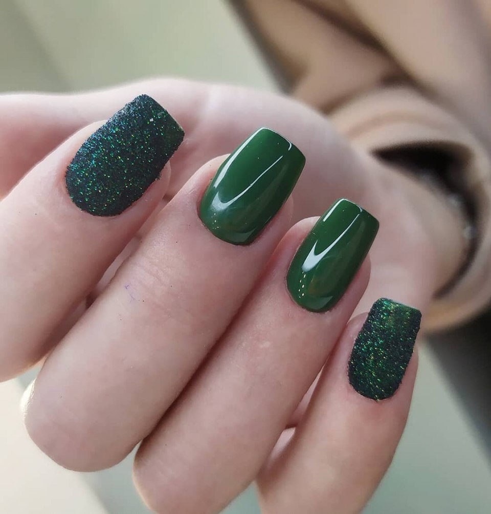 Маникюр под Изумрудное платье