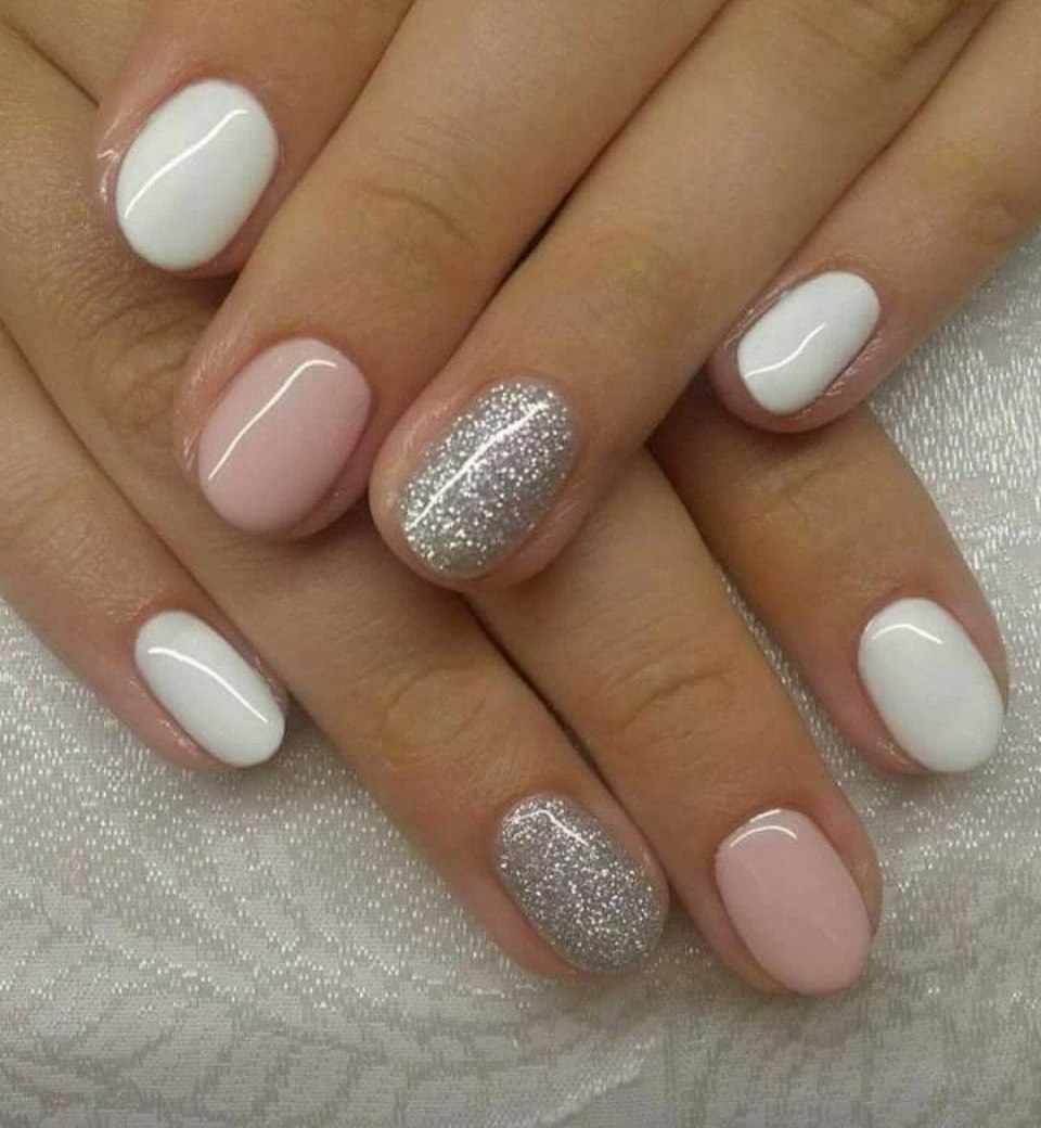 Шеллак на короткие ногти светлых