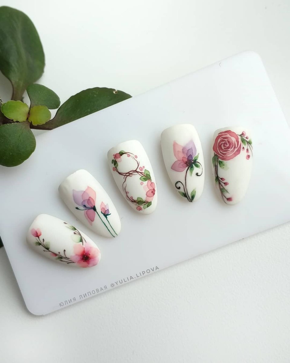Весенние цветы акварелью на ногтях