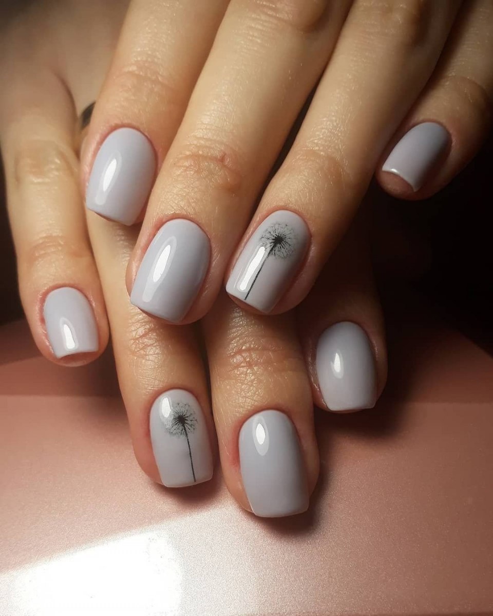 Серый маникюр на короткие ногти однотонный