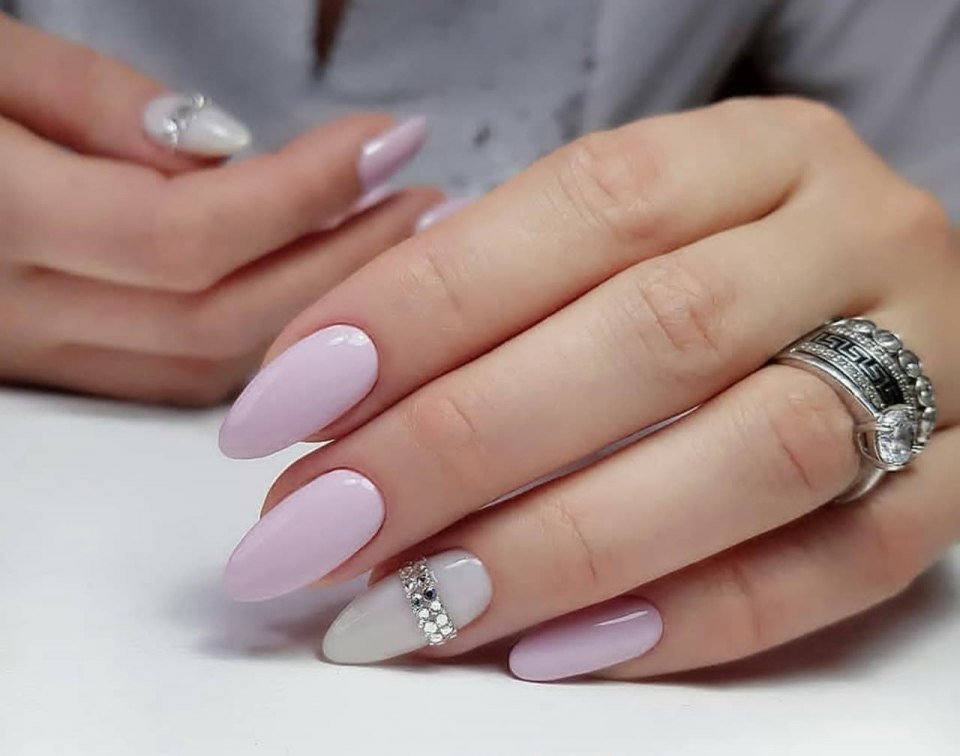 Молочный маникюр