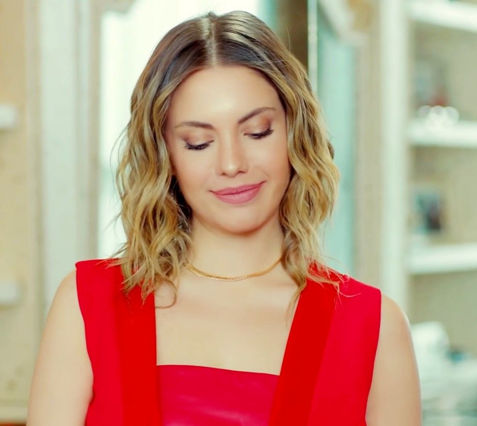 Hande Erçel Эда Йылдыз