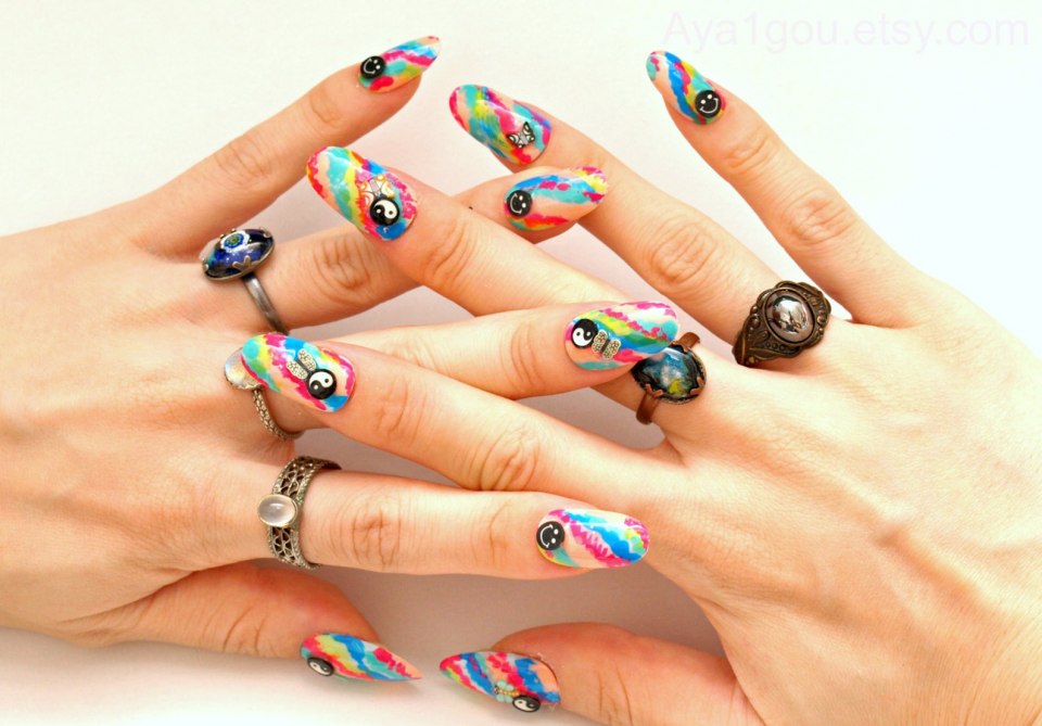 Ногти в стиле хиппи