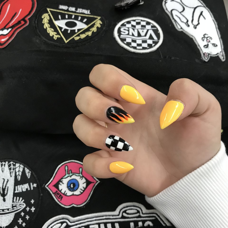 Ногти в гоночном стиле