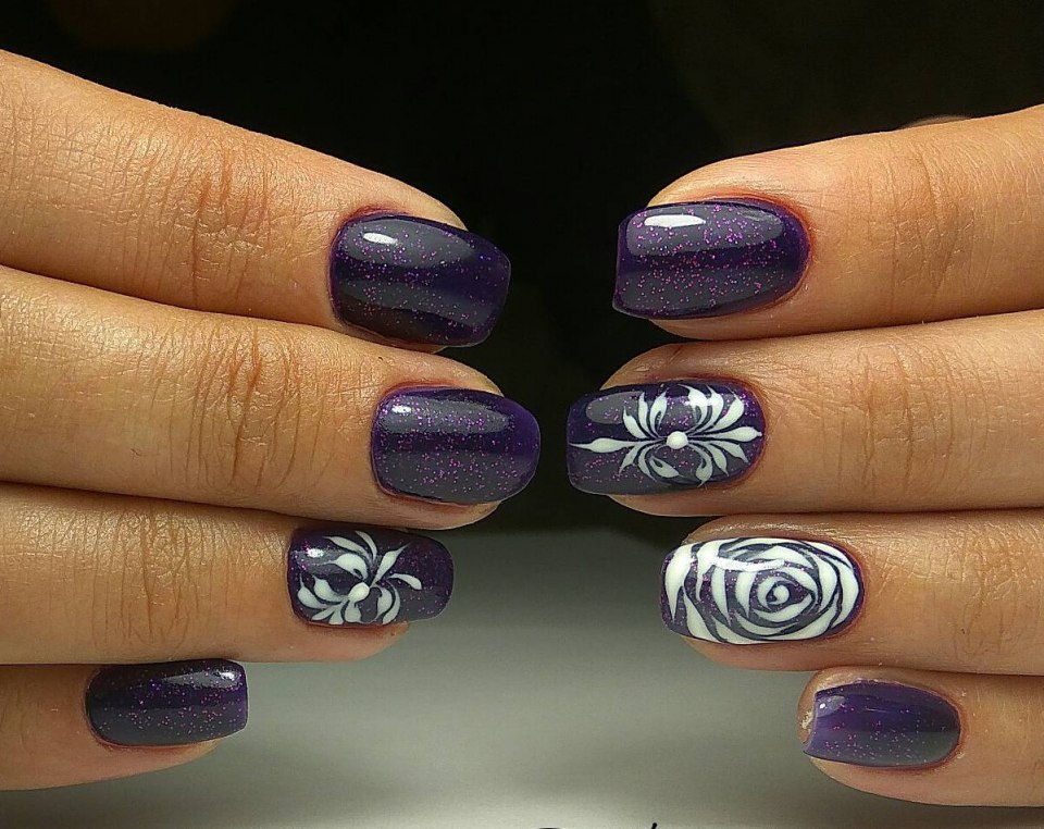 Маникюр в темно синих тонах