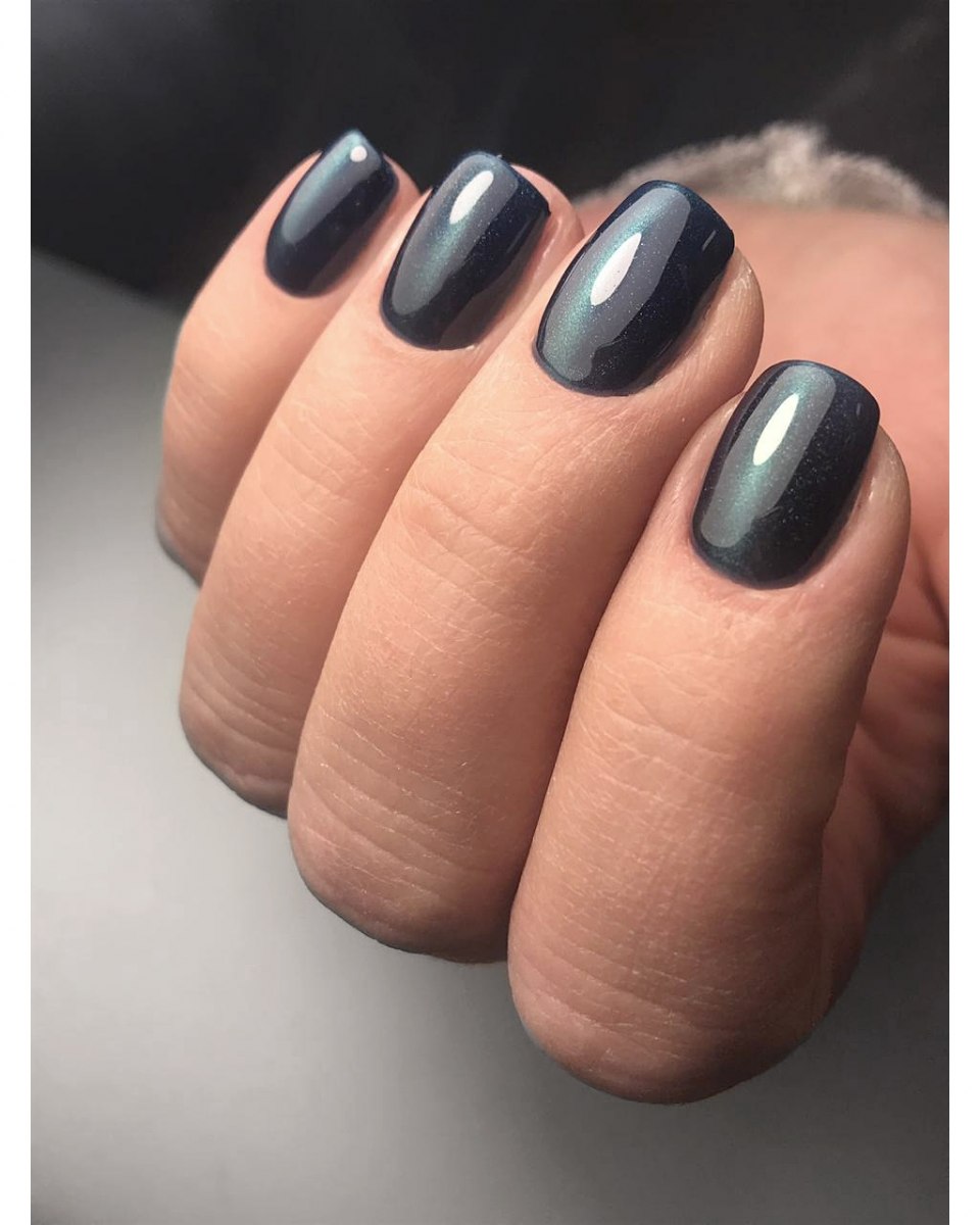 Маникюр кошачий глаз серый