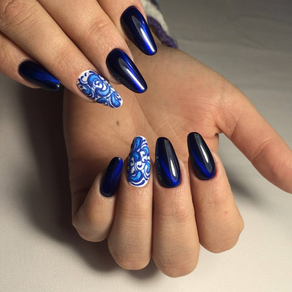 Красивые синие ногти