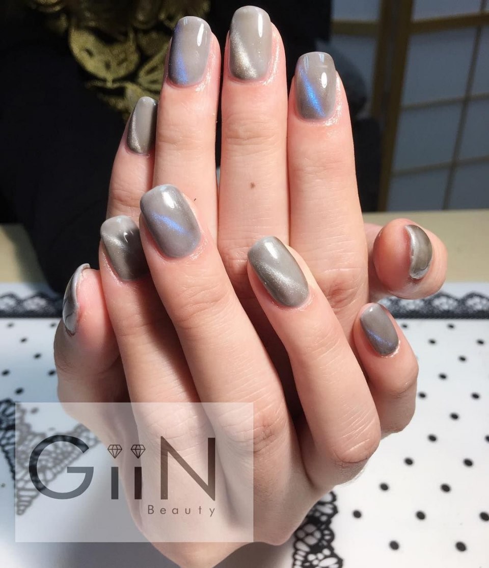 Маникюр кошачий глаз светлые тона