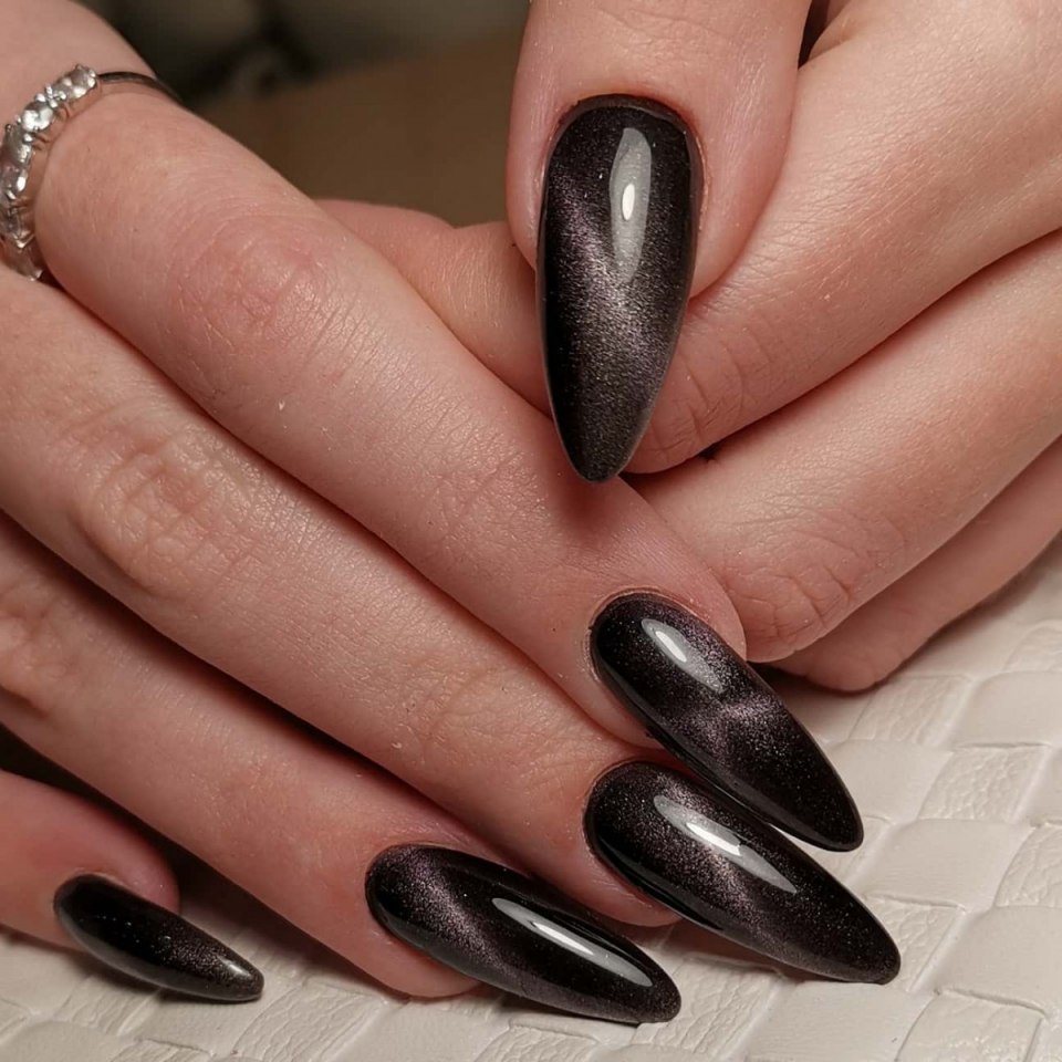 Маникюр 2021 миндаль кошачий глаз