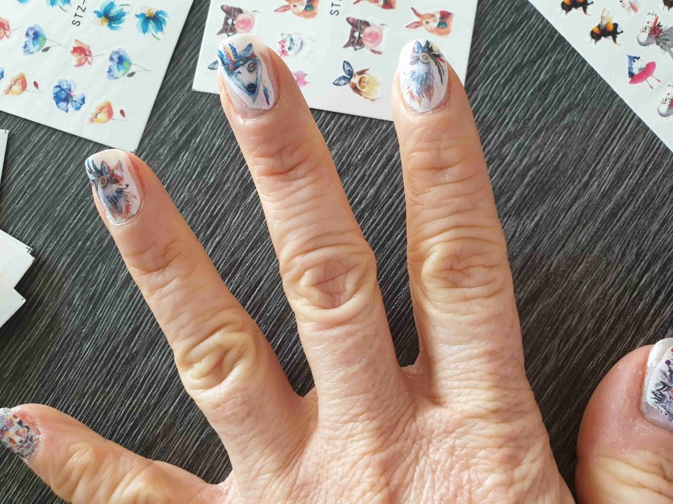 Наклейки на ногти разводы