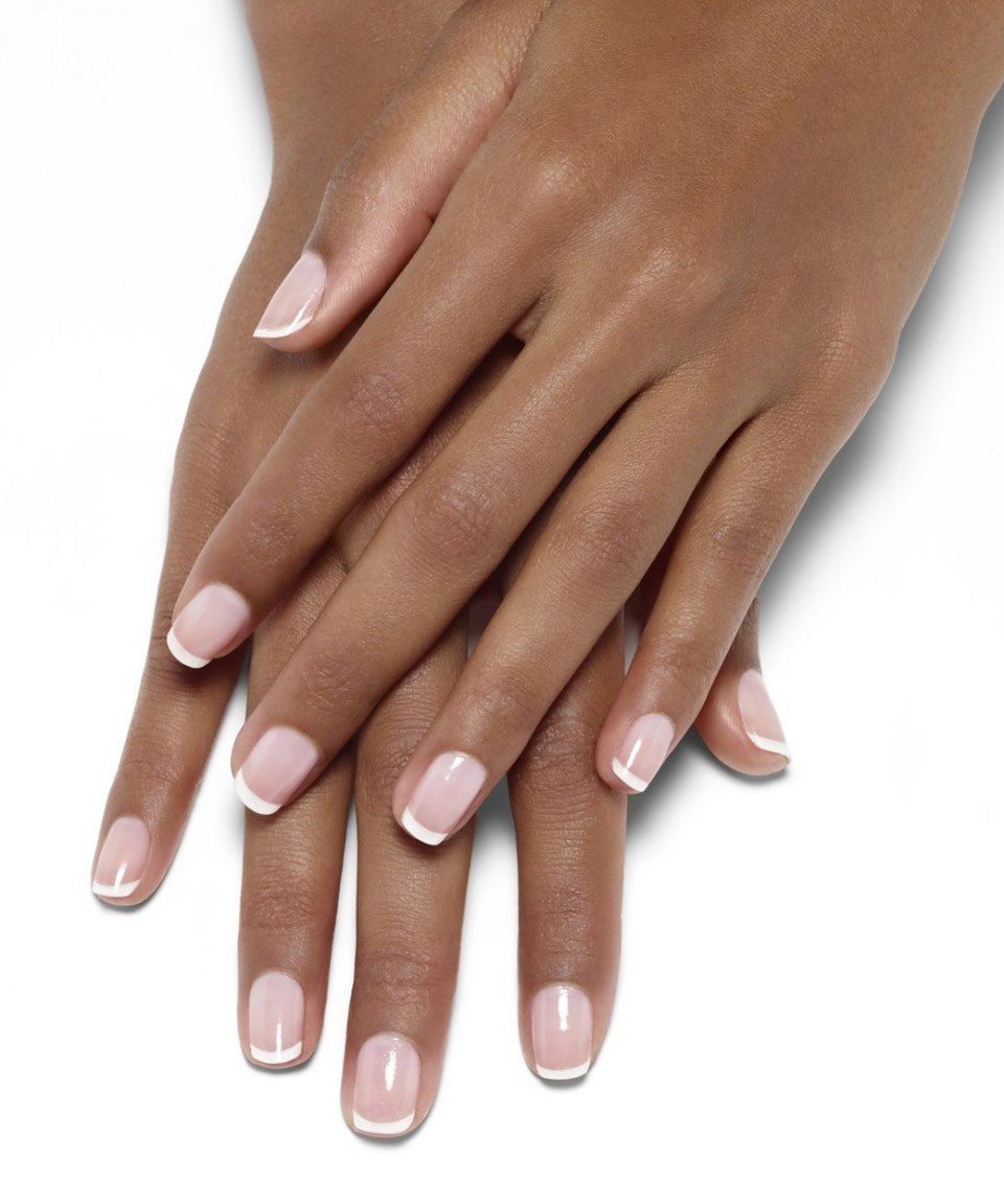 Френч на загорелых руках