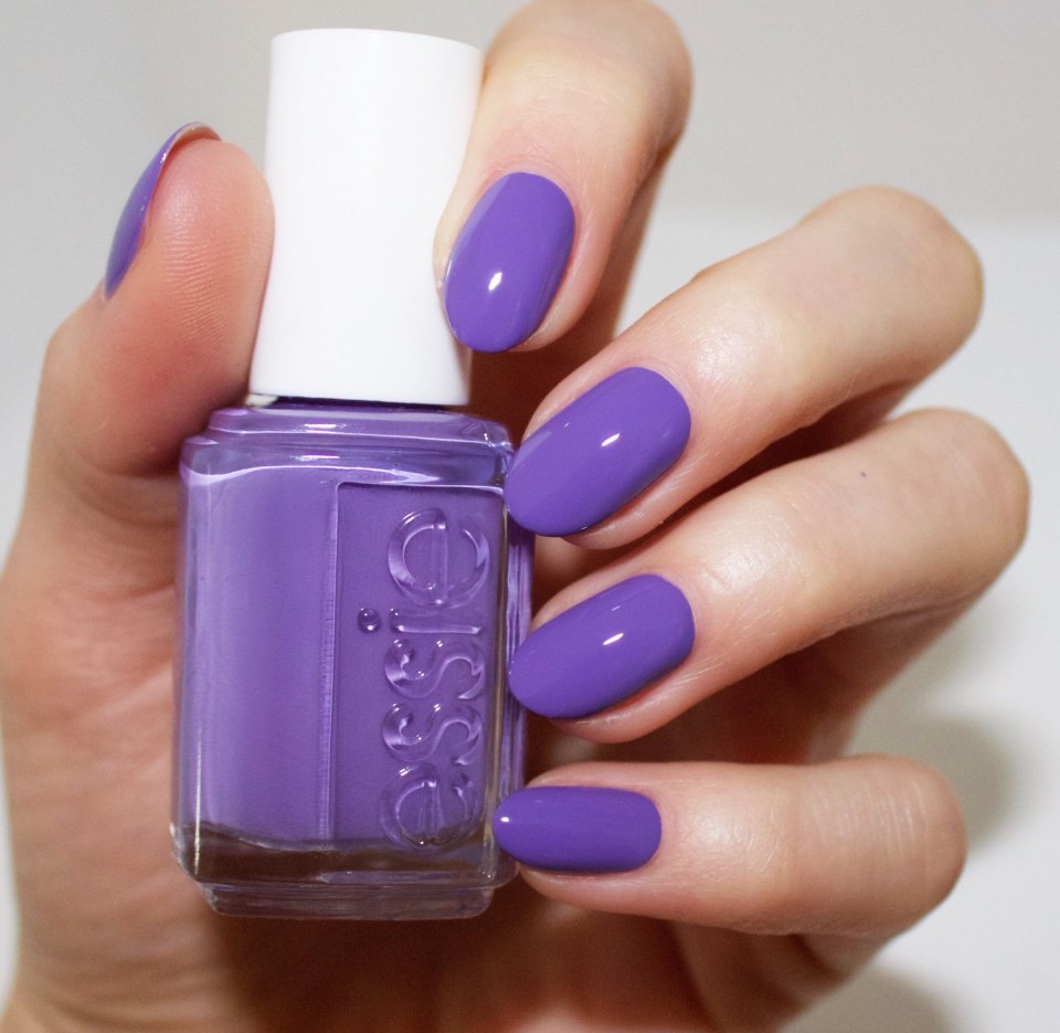 Essie лак фиолетовый