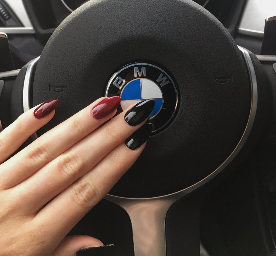 Маникюр в стиле BMW