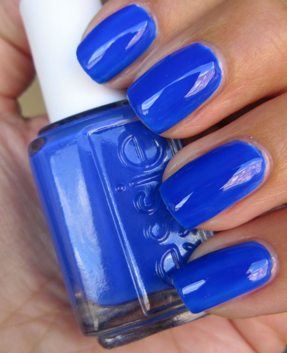 Essie 2021 синий