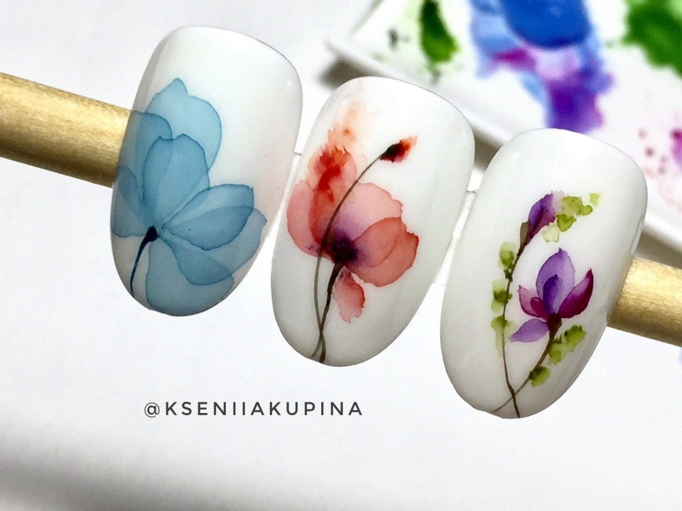 Акварельная роспись на ногтях