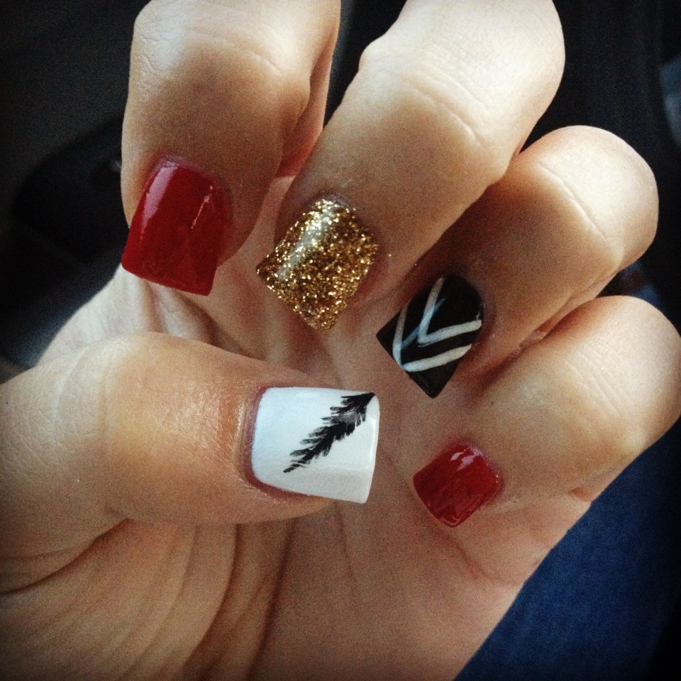 Маникюр на короткие ногти чёрного цвета