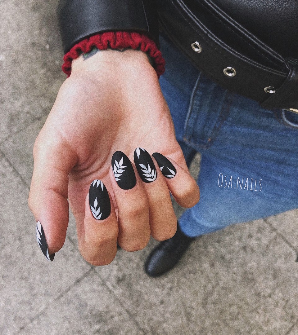 Черные ногти