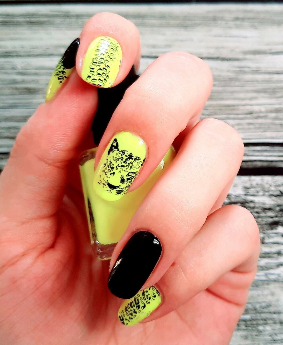 Черный маникюр