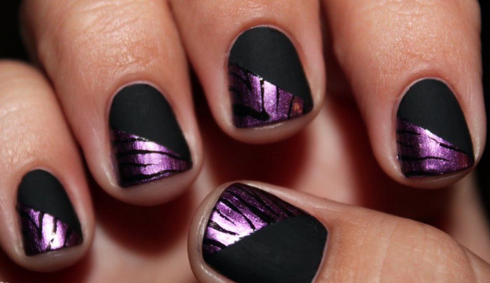 Черно сиреневый маникюр