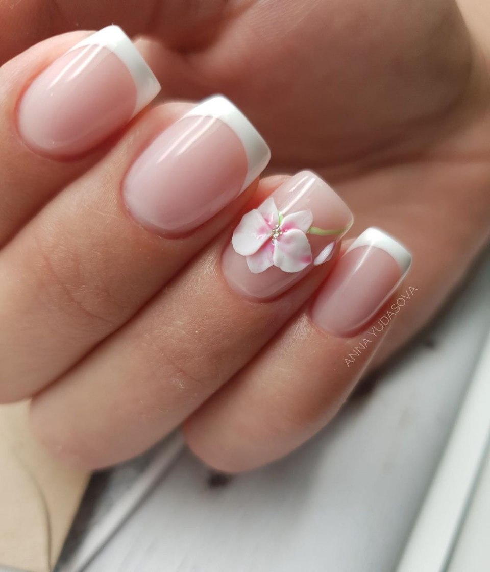 Красивый нежный френч