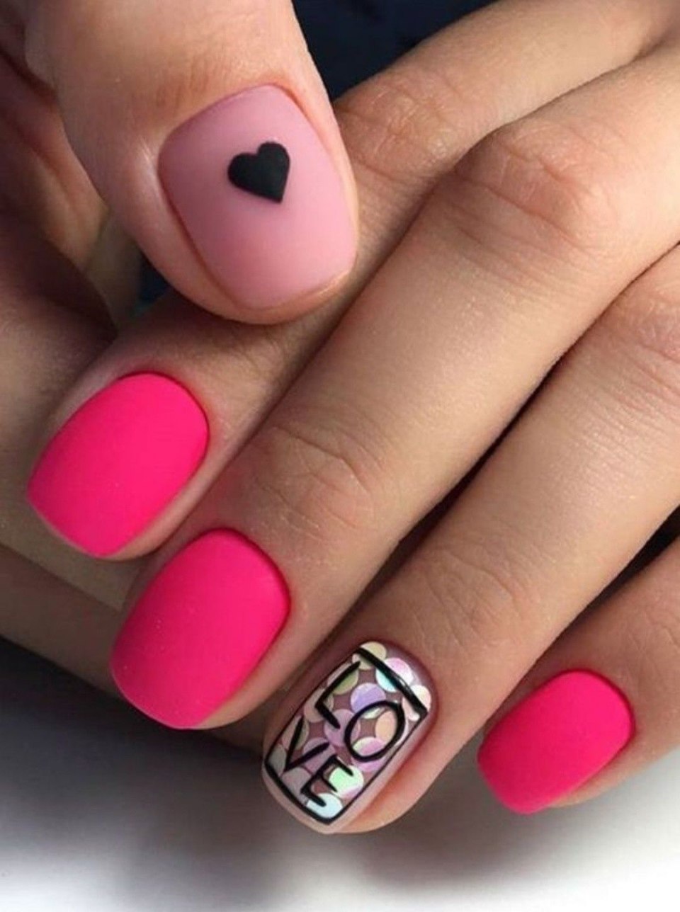 Яркие матовые ногти