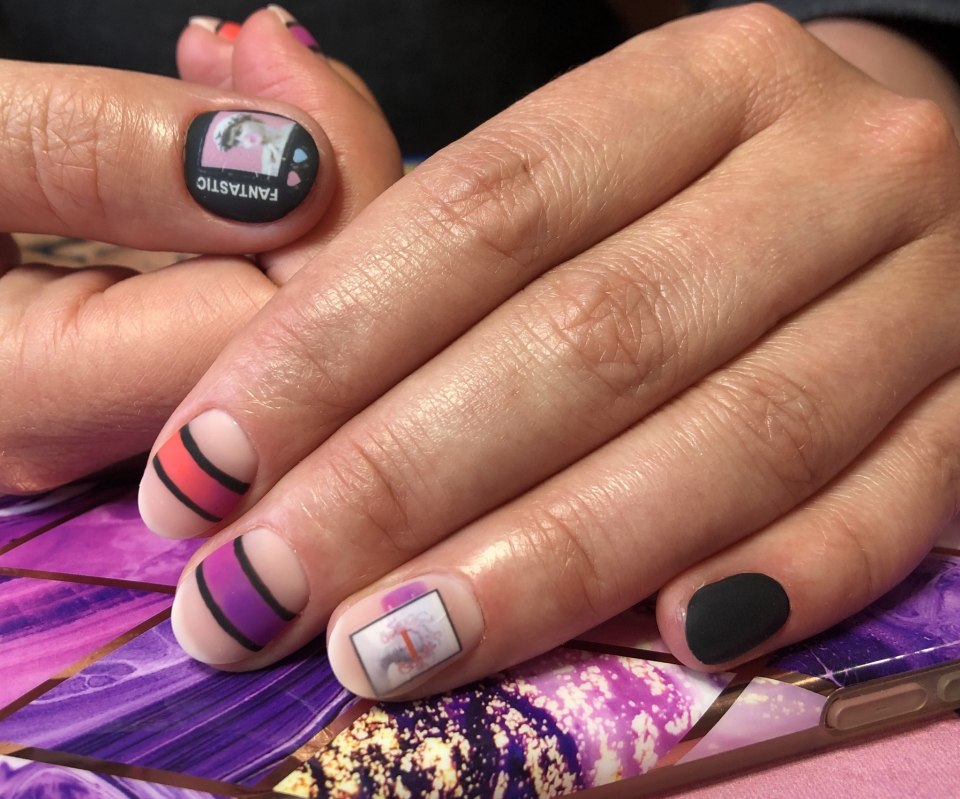 Маникюр на короткие ногти со слайдерами