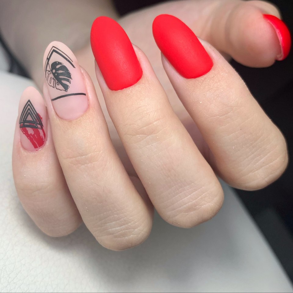 Красный матовый маникюр 2021