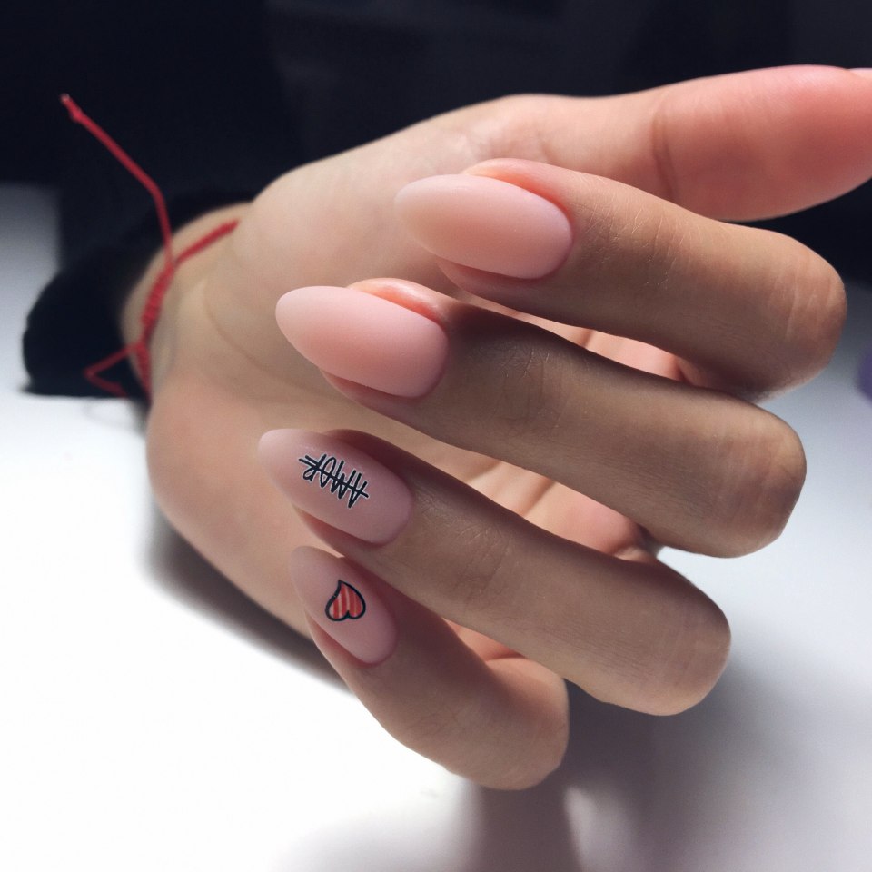 Нежный маникюр для подростков