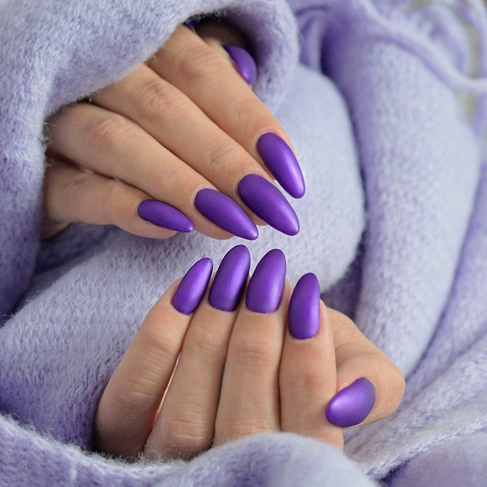 Сиреневый маникюр