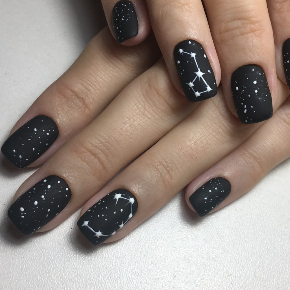 Ногти космос легкие