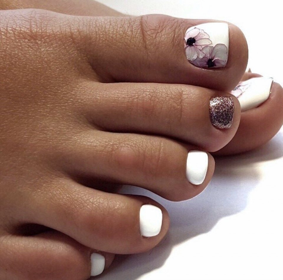 Стильный педикюр