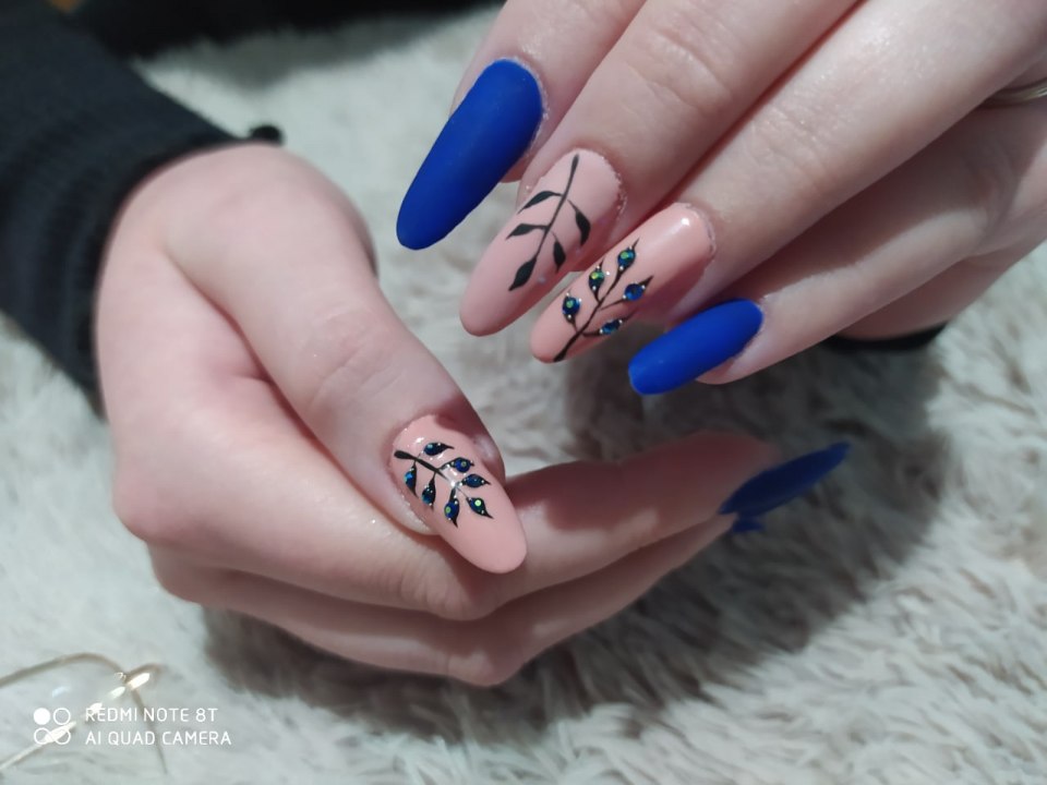 Маникюр на короткие ногти с рисунком животных на длинных ногтях