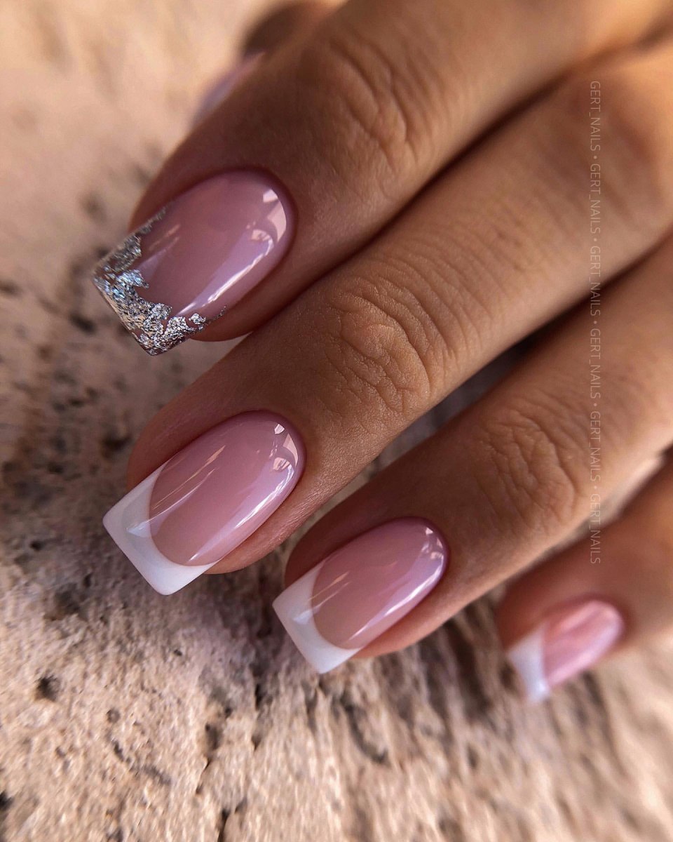 Шикарный френч на ногтях