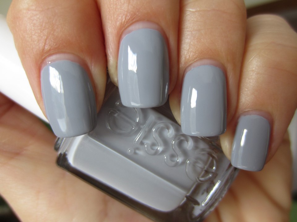 Essie 2021 серый