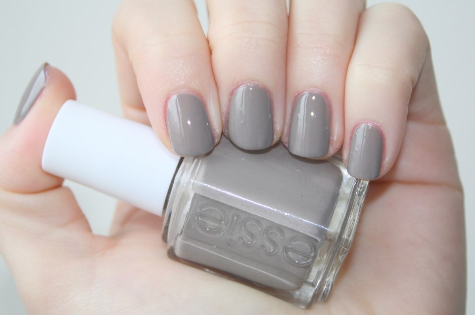 Essie 2021 серый