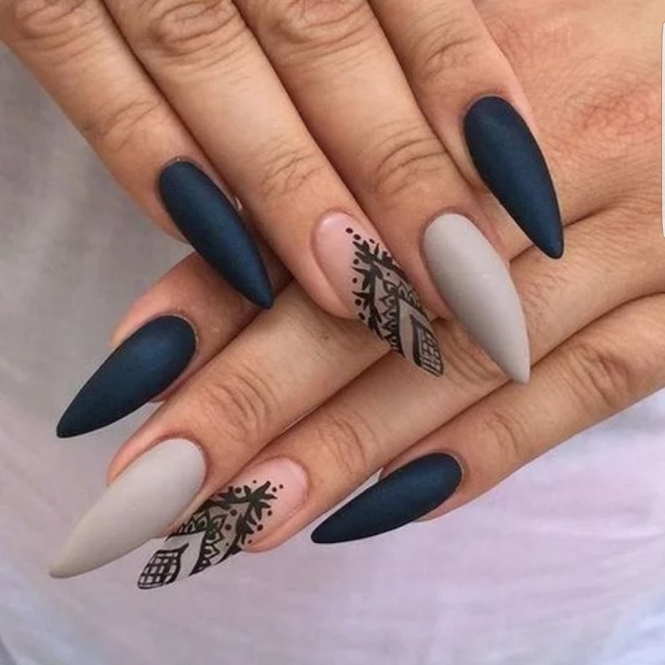 Длинные заостренные ногти