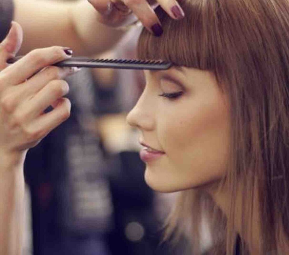 Стрижка челки в салоне