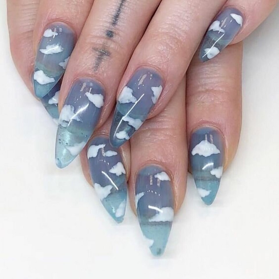 Прозрачные ногти со бликами